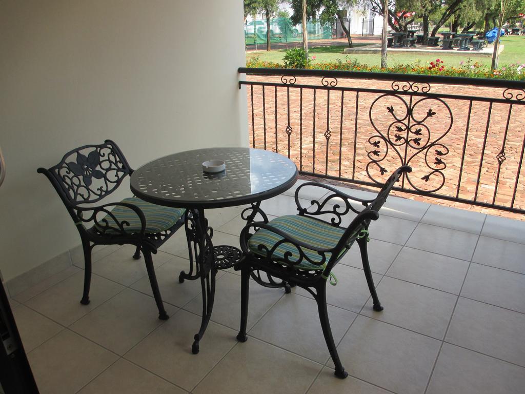 Casa Bianca Guest Lodge Hartbeespoort Ngoại thất bức ảnh